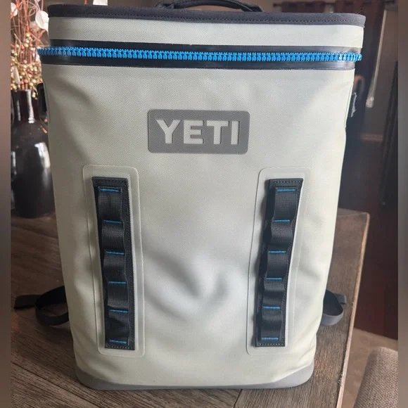 Yeti Hopper Backflip Cooler + Yeti Sidekick Dry - Picture 9 of 9